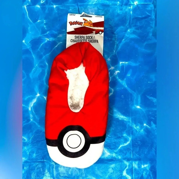 Pokemon / Pokeball - Sherpa Sock -  Ladies Size L/XL - BNWT - Picture 1 of 5